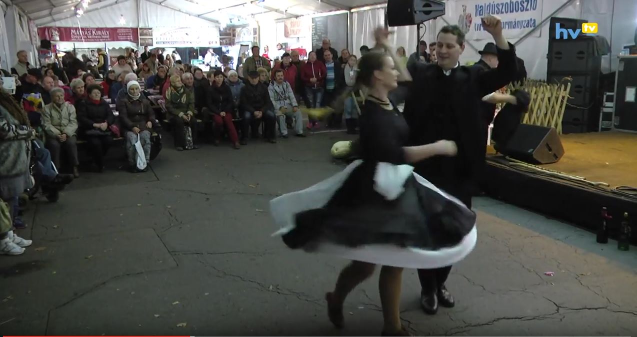 Okt&oacute;beri programok Hajd&uacute;szoboszl&oacute;n - a Szoboszl&oacute;i Sz&uuml;reti Mulats&aacute;g nagy buli a gyomrodnak is, &eacute;s a l&aacute;badnak is. :)